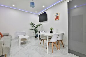 House, 2 Bedrooms, Kitchen | Dining - Modern 2 Bed House - Sleeps 4 (Cardiff)
