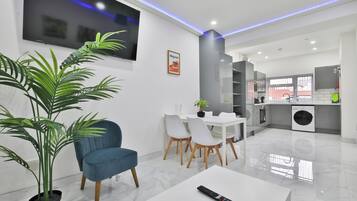 House, 2 Bedrooms, Kitchen | Living area | Flat-screen TV