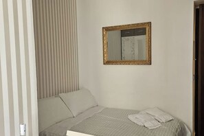 WiFi, bed sheets