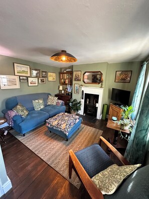 Smart TV, computer monitors - Elegant townhouse in Stroud - Entire Home in the Cotswolds (Stroud)