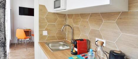 Frigorífic, microones, forn i placa de cuina