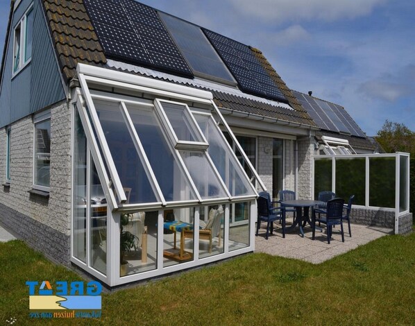 Exterior - Bungalow for 6 People, Near the Beach (Sint Maartensvlotbrug)