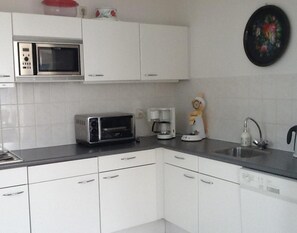 Private kitchen - Bungalow for 6 People, Near the Beach (Sint Maartensvlotbrug)