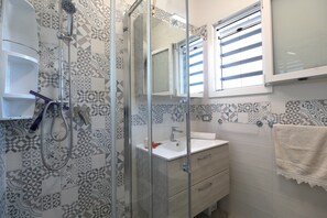 House, Balcony, Garden View | Bathroom - Villetta Elena, Ac, Wifi, Lido Degli Scacchi (Comacchio)