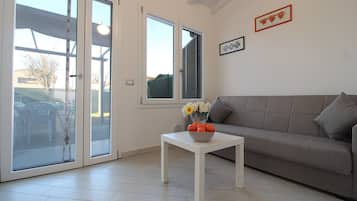 House, Balcony, Garden View | Living area | 32-inch flat-screen TV with cable channels