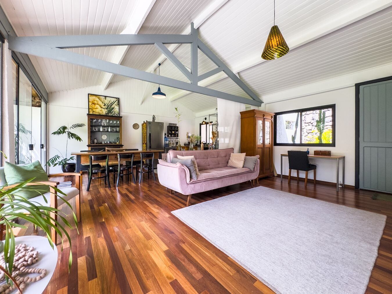 Biệt thự | Khu phòng khách | TV 40-inch có truyền hình vệ tinh 