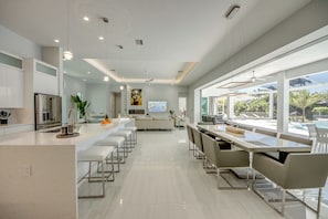 Fridge, microwave, oven, stovetop - The Pearl - luxury high end villa on water, pool, spa (Cape Coral)