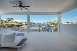 Terrace/patio - The Pearl - luxury high end villa on water, pool, spa (Cape Coral)