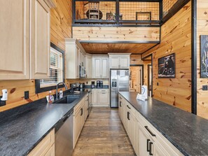 Fridge, microwave, stovetop, dishwasher