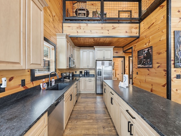 Refrigerador, microondas, placa de cocina, lavavajillas