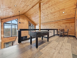 Games room - Modern Cabin w/Arcade Game|Fireplace|Private Hot Tub (GATLINBURG)