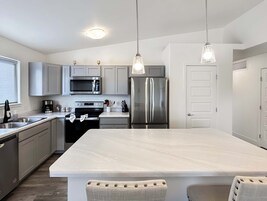 House, 3 Bedrooms | Private kitchen | Fridge, oven, coffee/tea maker, electric kettle