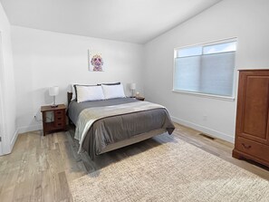 Casa, 3 camere da letto | 3 camere, una scrivania, postazione laptop, ferro/asse da stiro