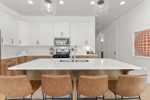 Stadtwohnung, 4 Schlafzimmer | Eigene Küche | Kühlschrank, Ofen, Wasserkocher mit Kaffee-/Teezubehör, Toaster