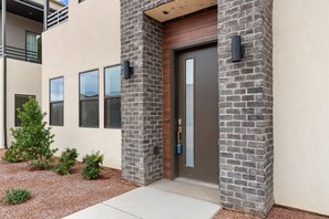 تفاصيل الفندق من الخارج