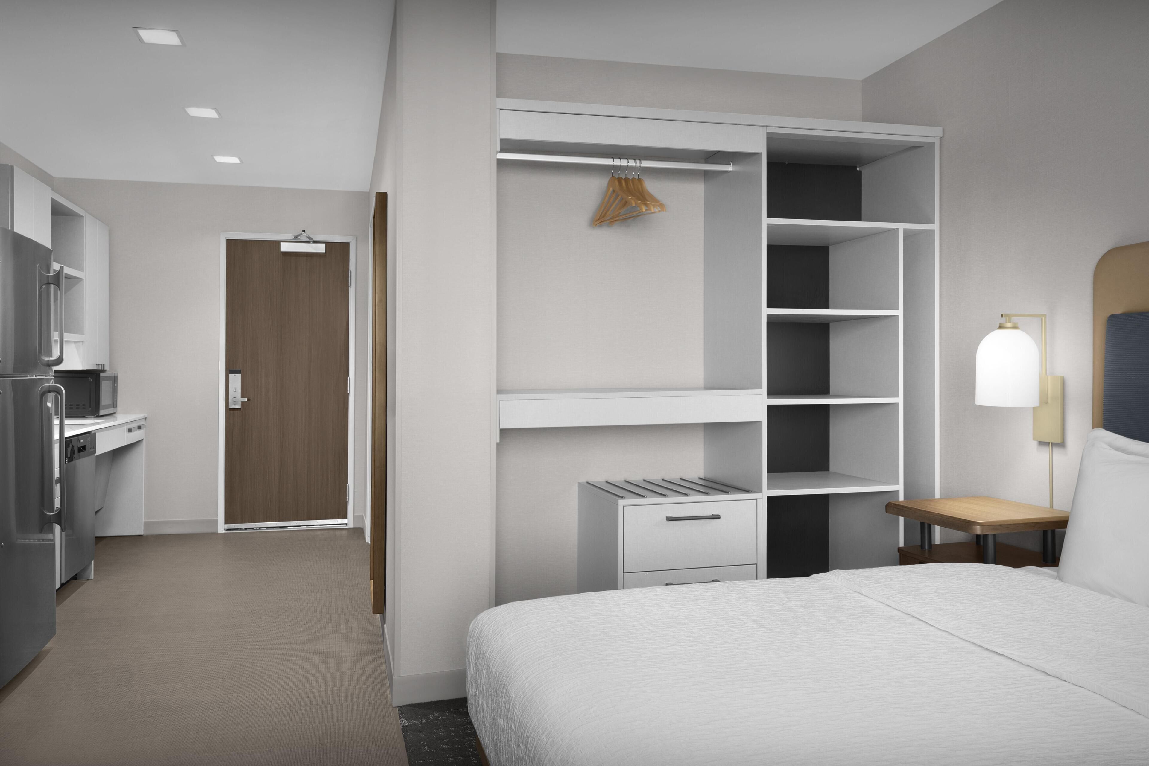 Suite, 1 King Bed, Accessible, Bathtub