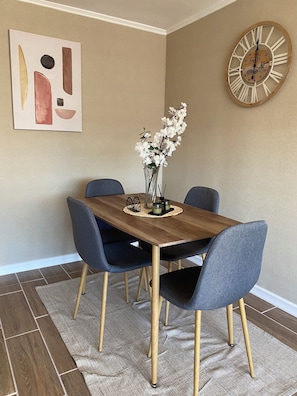 Dining - Apartment Puerto Montt, ideal for tourism and work, comfortable and well located. (Puerto Montt)