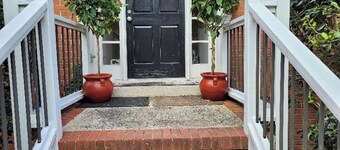 Lovely, Spacious & Sunny: Sleeps 6 - Near Duke, UNC & Downtown Durham w/ Nature!