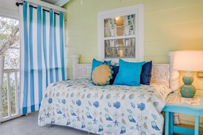 4 bedrooms, iron/ironing board, free WiFi, bed sheets