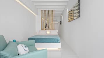In-room safe, soundproofing, iron/ironing board, free WiFi