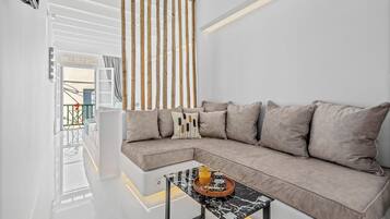 Deluxe Studio- Aurora | Khu phòng khách | TV màn hình phẳng