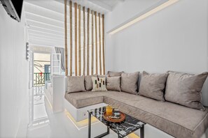 Deluxe Studio- Aurora | Living area