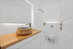 Basic Studio- Helios | Bathroom - Heart of Mykonos Suites (Mykonos)