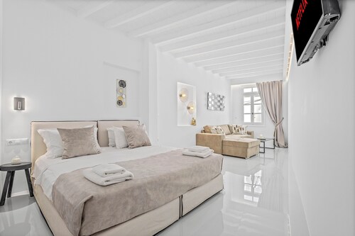 Heart of Mykonos Suites