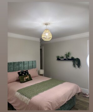 2 chambres, fer et planche à repasser, Wi-Fi, draps fournis