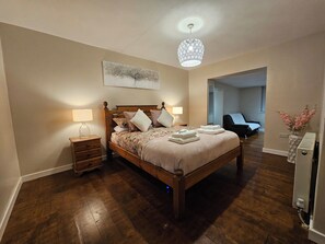 Ferienhaus | 5 Schlafzimmer, Bügeleisen/Bügelbrett, kostenloses WLAN, Bettwäsche