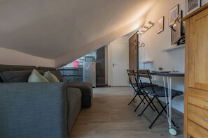 Junior Studio | Living area | 35-inch TV with digital channels - Filiberto Studio by Wonderful Italy (Turin)