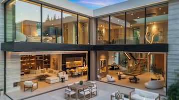 Luxury House, Multiple Beds, Pool Access, Mountain View (Hutton Modern) | Terrace/patio