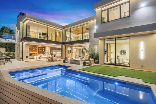 Outdoor pool, sun loungers