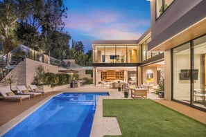 Outdoor pool, sun loungers