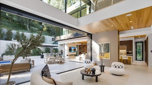 บ้านพักลักซ์ชัวรี่, หลายเตียง, ใช้สระว่ายน้ำได้, วิวภูเขา (Hutton Modern) | รับประทานอาหารกลางแจ้ง