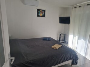 2 bedrooms, WiFi, bed sheets