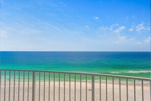 On the beach - Twin Palms 1001 PCB at its Finest/Oceanfront/High Clean Standards/Wifi (Panama City Beach)