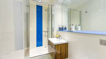 Studio, 1 Double Bed, Non Smoking | Bathroom