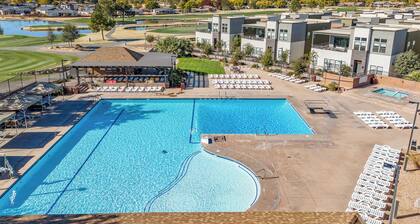 Villa #11 Adventure Retreat at Bloomington Country Club: Pool, Golf, Restaurant