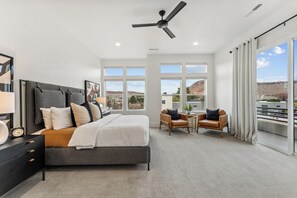 4 Schlafzimmer, Schreibtisch, Bügeleisen/Bügelbrett, Reisekinderbett