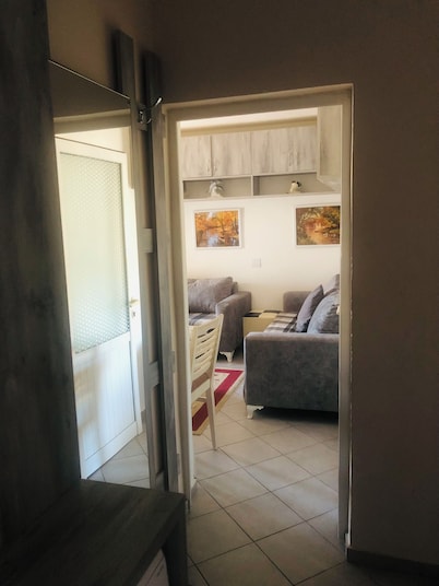 Charming cozzy apartment in brilliant Tiranë with WiFi, AC