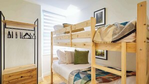 4 bedrooms, desk, iron/ironing board, travel crib - Host & Stay | Hovera Cottage (Windermere)