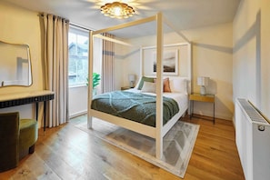 4 bedrooms, desk, iron/ironing board, travel crib - Host & Stay | Hovera Cottage (Windermere)