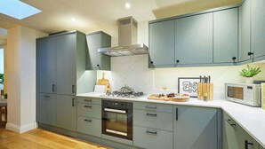 Coffee/tea maker, fridge, microwave, oven - Host & Stay | Hovera Cottage (Windermere)