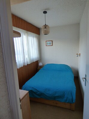 2 chambres, fer et planche à repasser, Wi-Fi, draps fournis