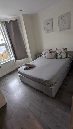 3 bedrooms, WiFi, bed sheets - West Street A (Bromley)