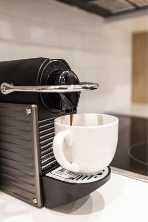 Coffee and/or coffee maker - Stylish & Bright Modern Home (Montréal)