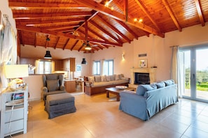TV, fireplace, DVD player, books