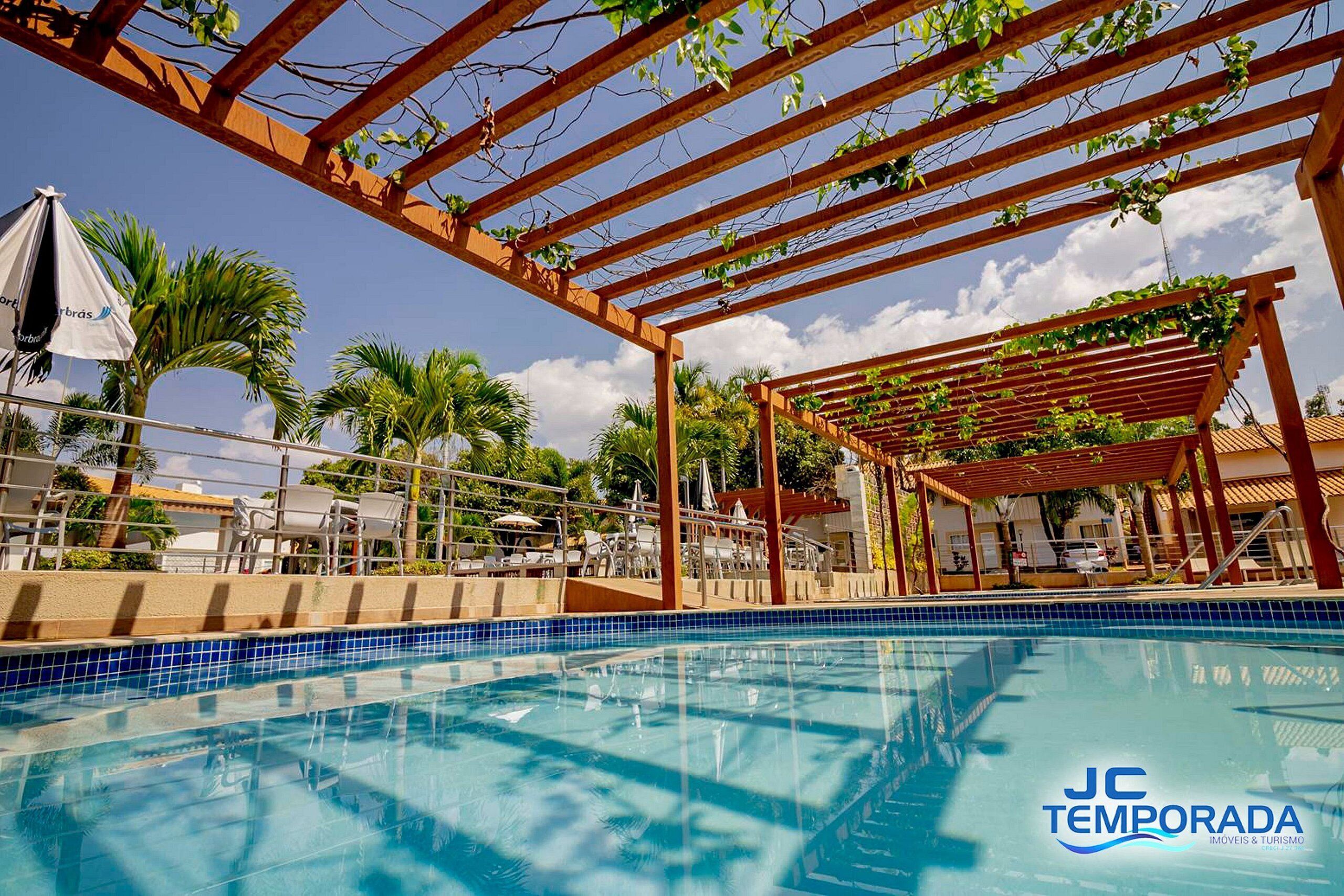 6 outdoor pools, pool umbrellas, pool loungers