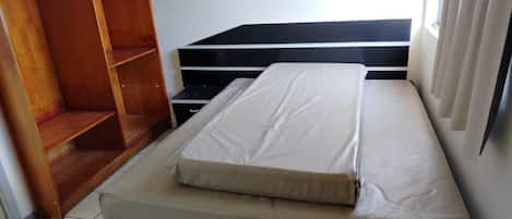 Departamento básico | Espacio para trabajar con laptop